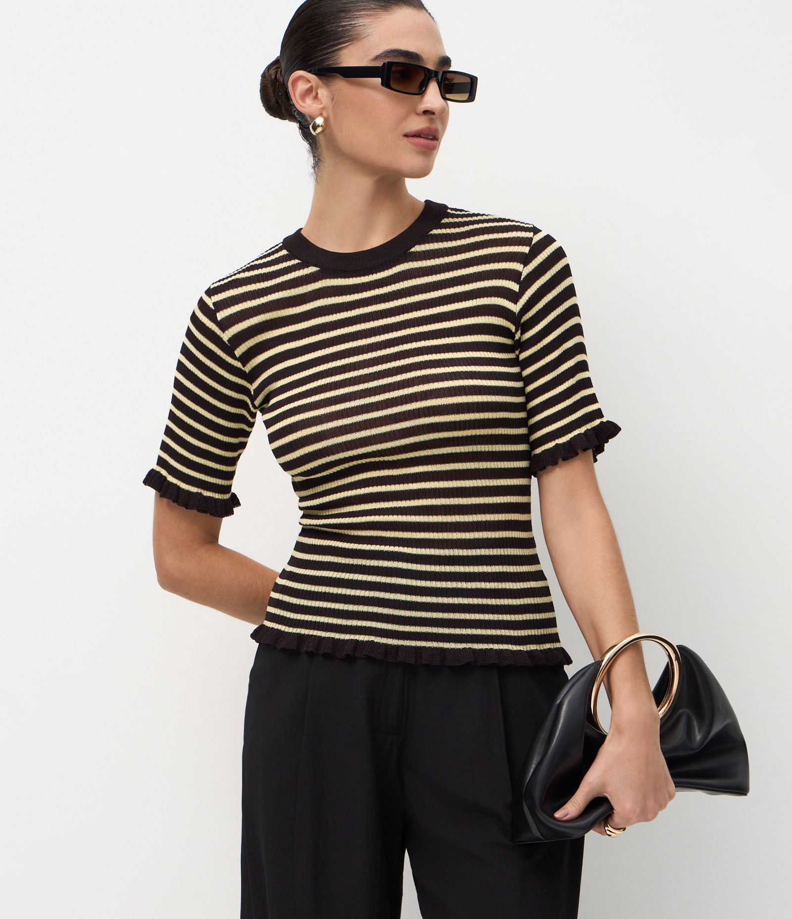 Blusa Ajustada em Tricô com Frufrus e Estampa de Listras Branco/Marrom 1