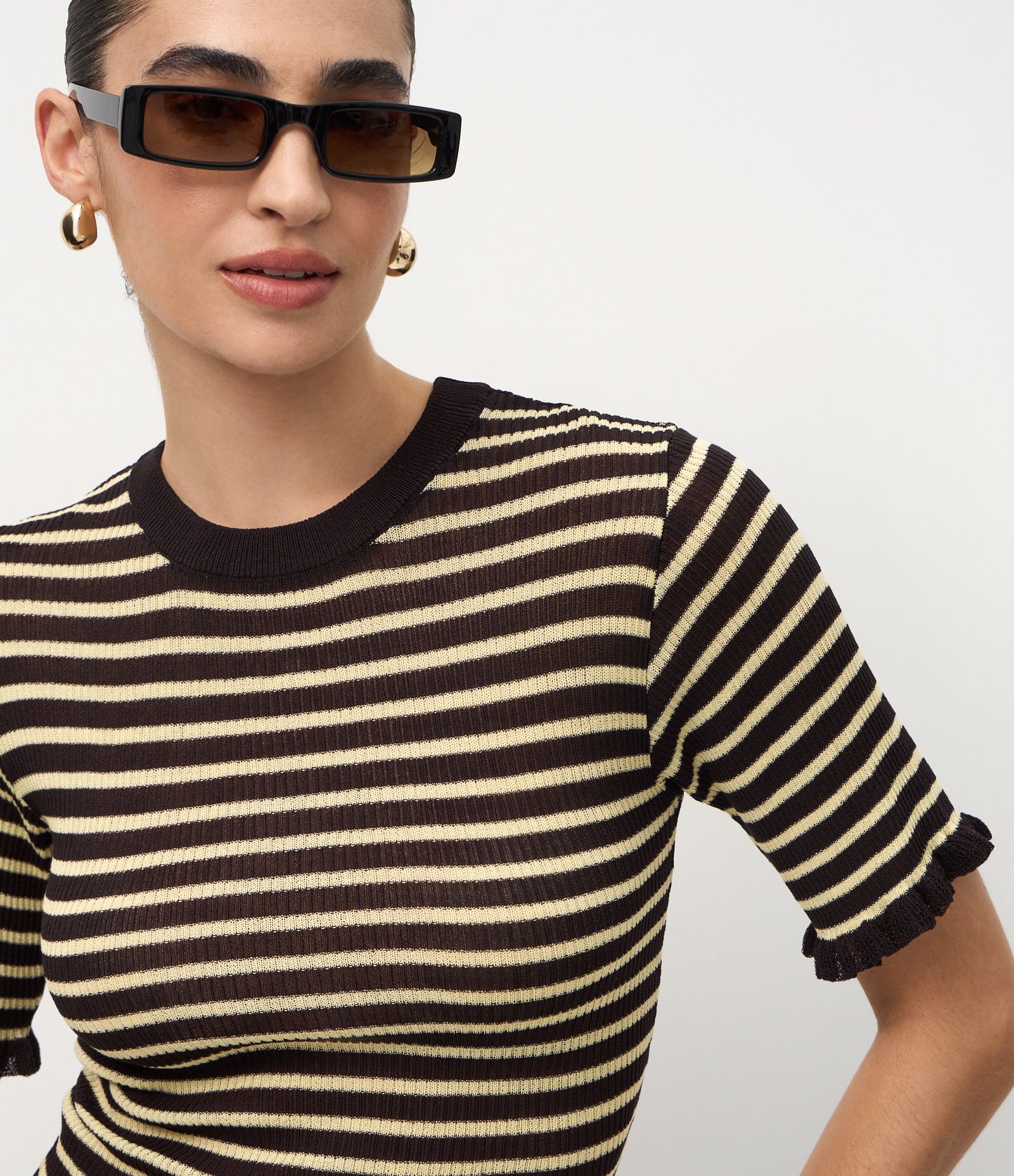 Blusa Ajustada em Tricô com Frufrus e Estampa de Listras Branco/Marrom 3