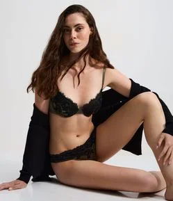 Sutiã Meia Taça com Bojo Oco e Detalhe em Renda