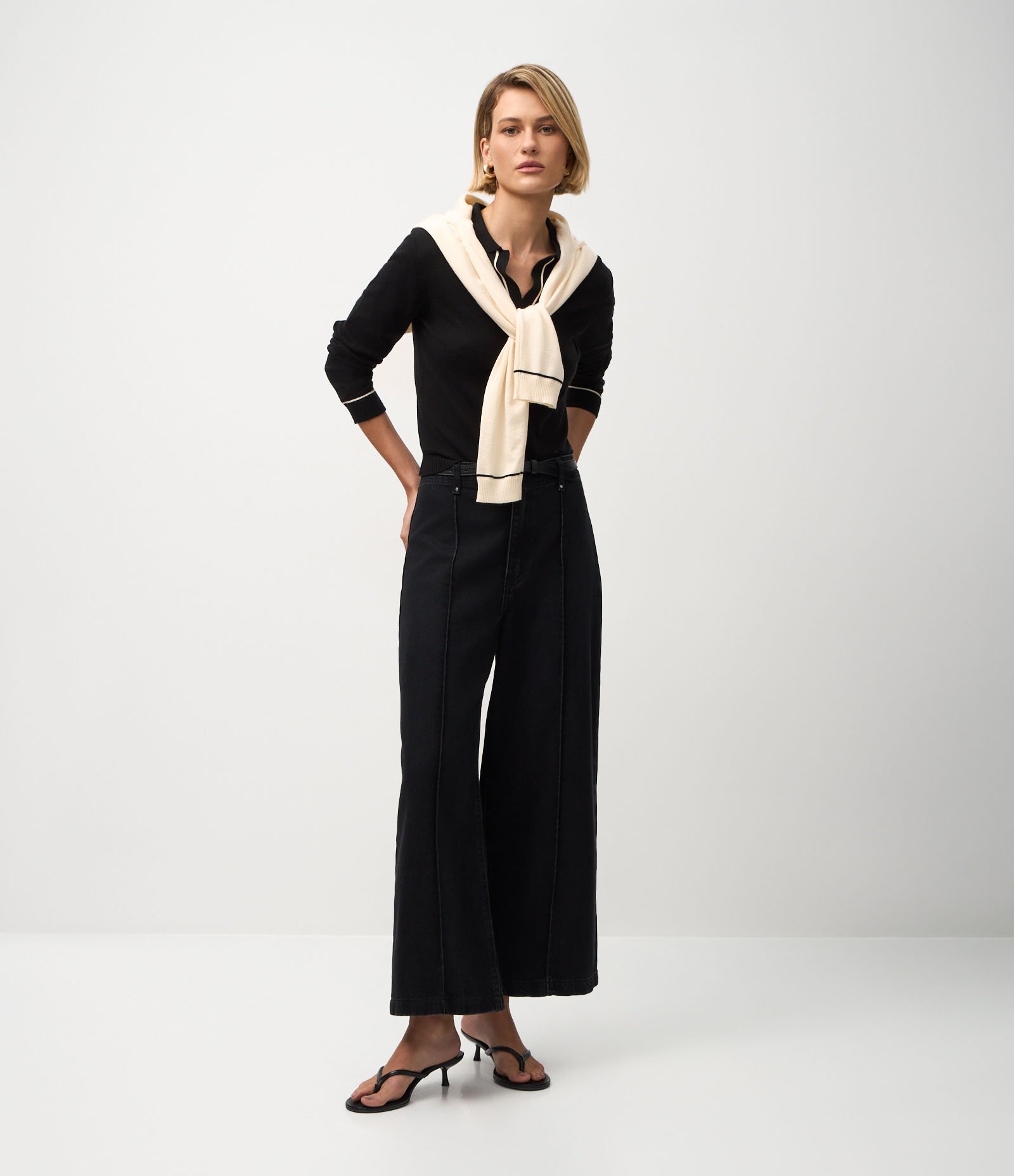 Blusa Polo em Tricô com Manga Longa e Viés Contrastantes Preto 2