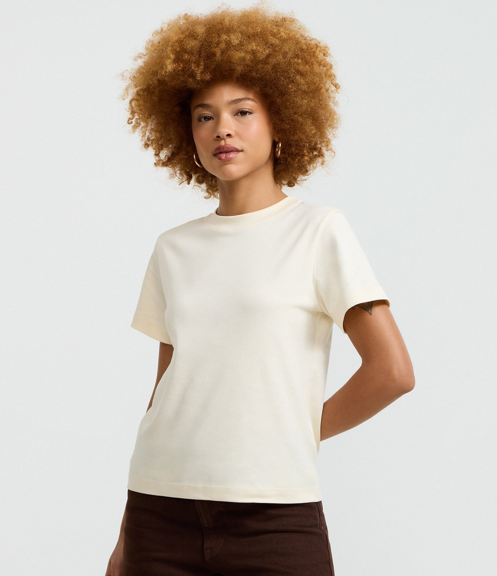 Blusa Básica em Algodão Interlock com Gola Redonda Bege 1