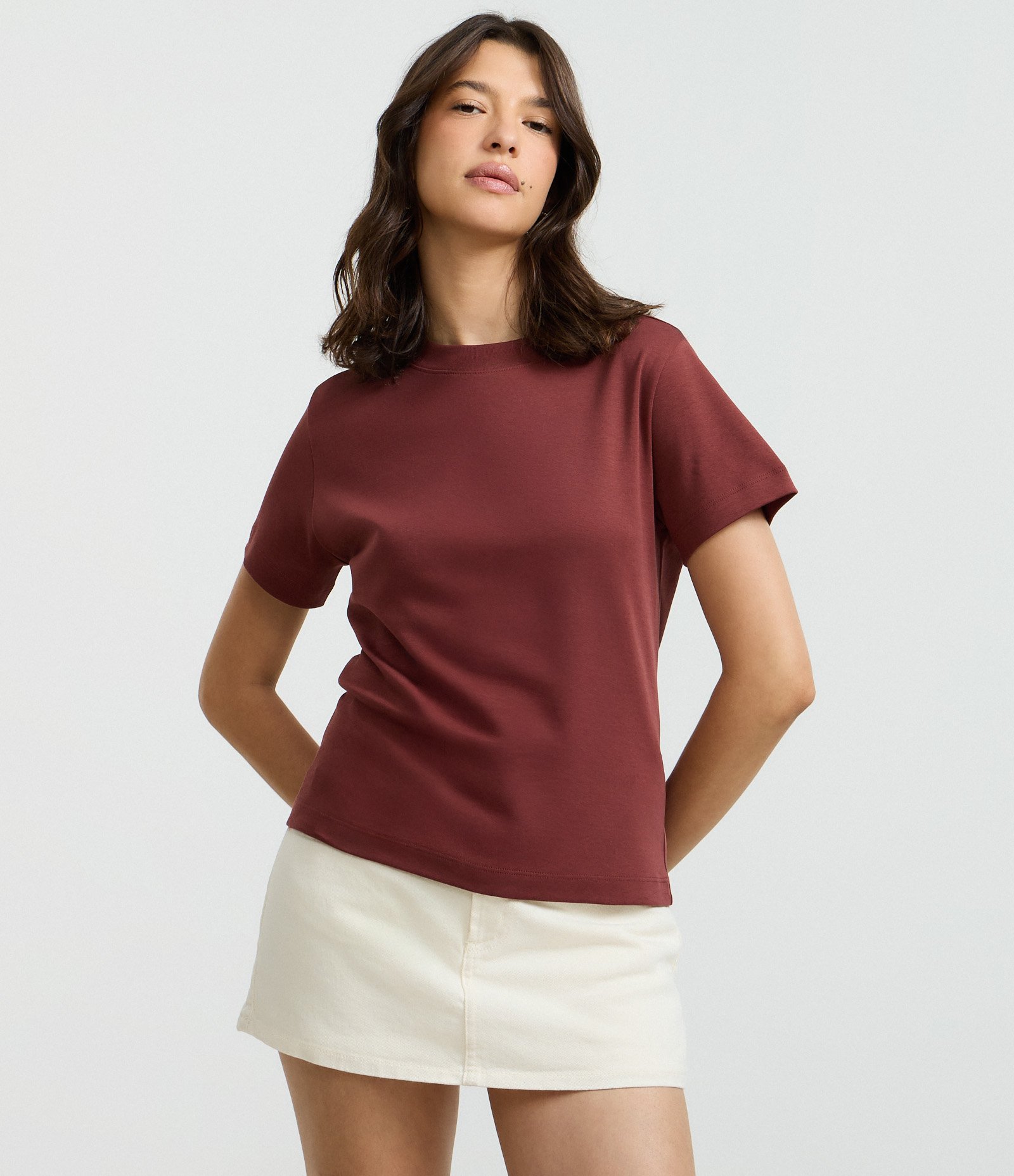 Blusa Básica em Algodão Interlock com Gola Redonda Marrom 1