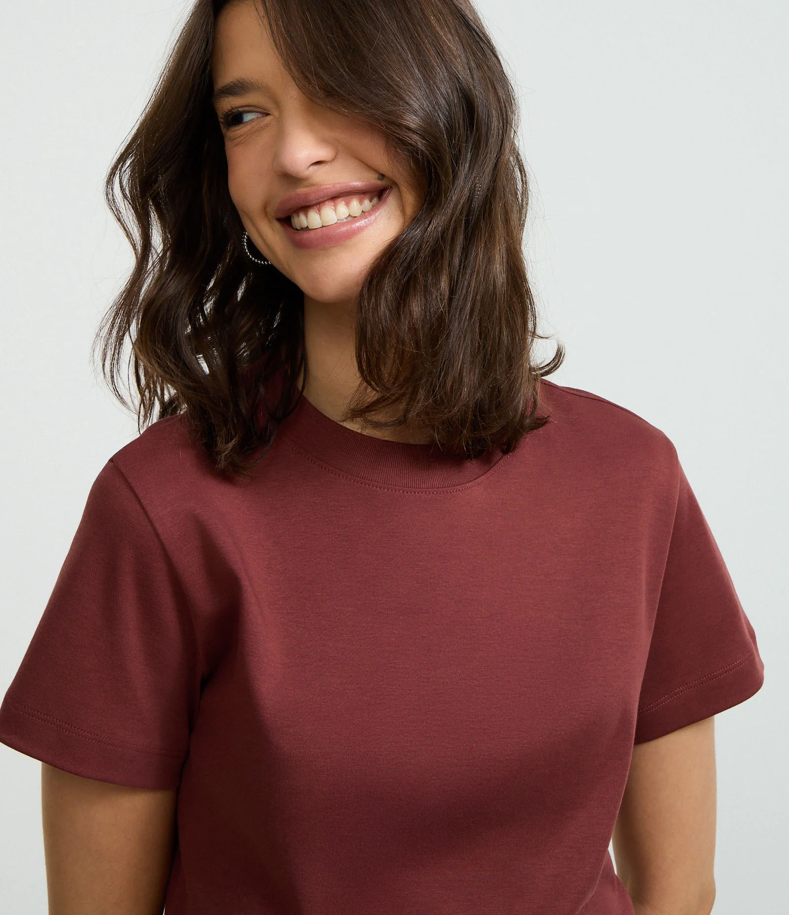 Blusa Básica em Algodão Interlock com Gola Redonda Marrom 3
