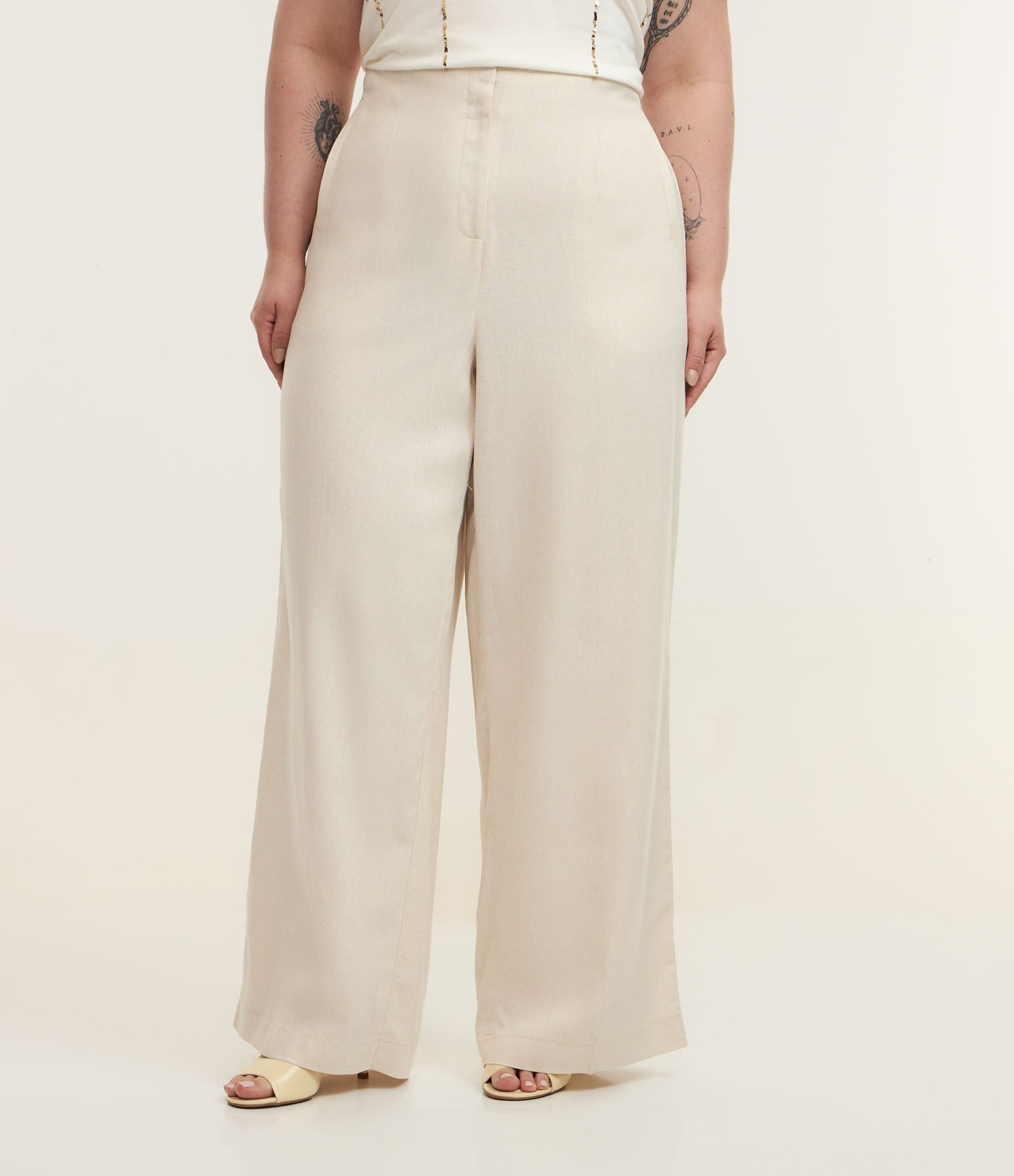Calça Wide Leg Alfaiataria em Viscolinho Curve & Plus Size Off White 2