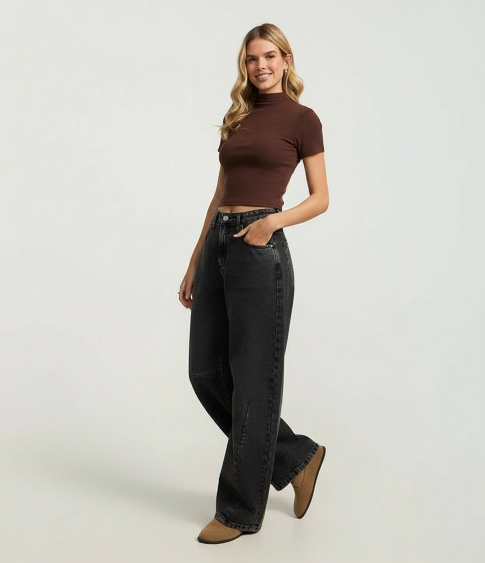 Blusa Básica Texturizada em Viscose com Golinha Alta Marrom 6