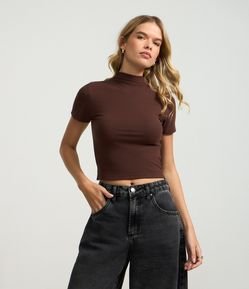 Blusa Básica Texturizada em Viscose com Golinha Alta