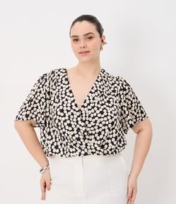 Blusa em Crepe Poá Acetinado com Manga Sino Curve & Plus Size