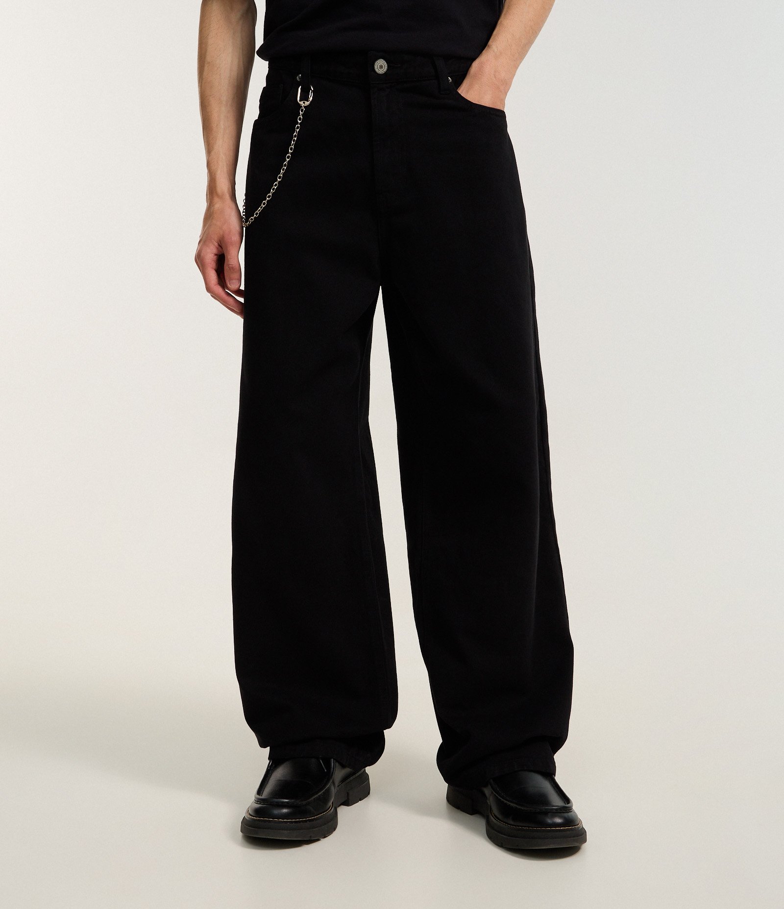 Calça Super Baggy em Sarja com Corrente no Passante Preto 2