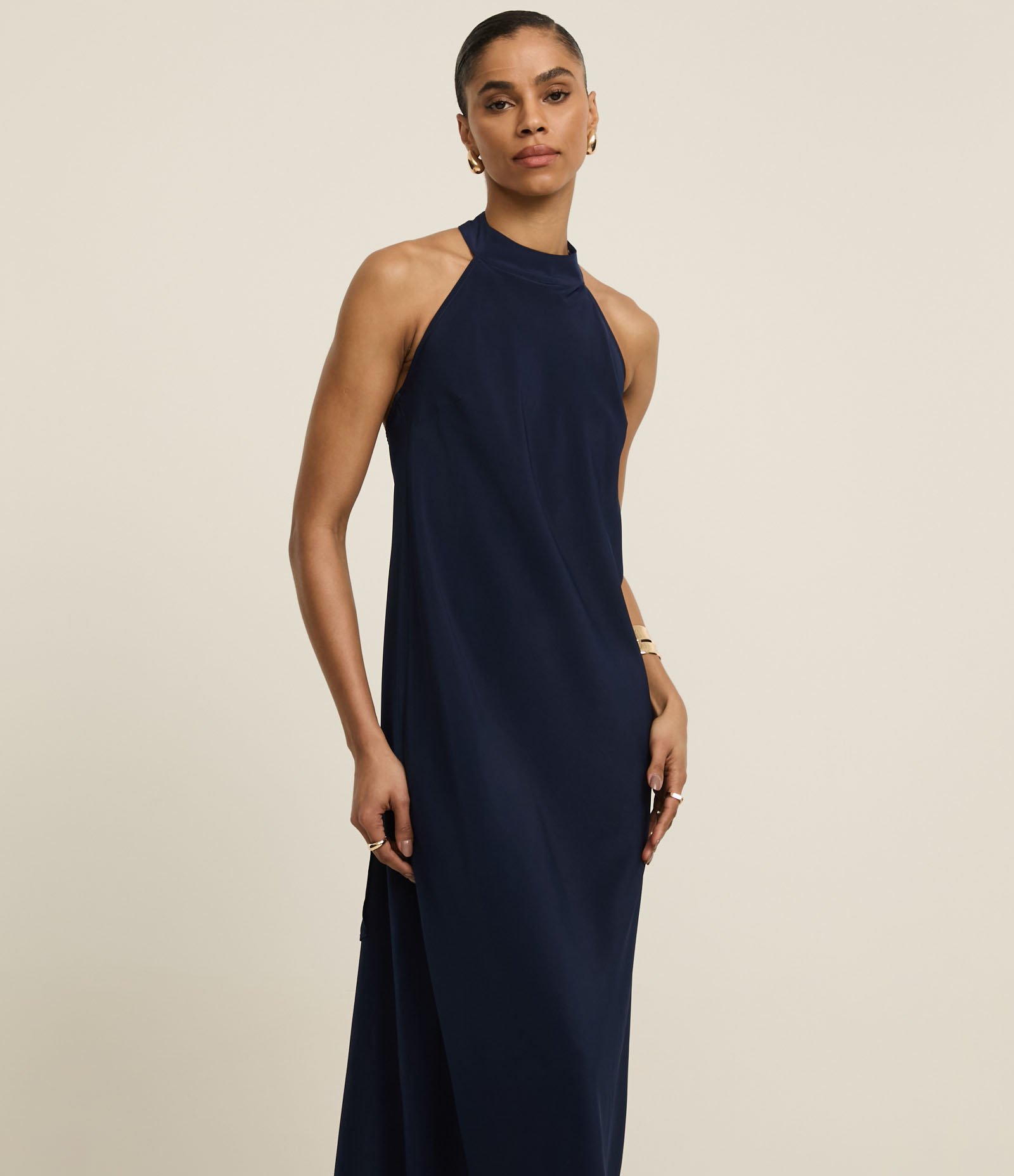 Vestido Longo Frente Única em Cetim com Amarração Azul Marinho 2