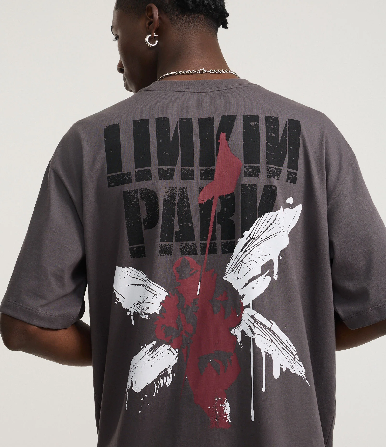 Camiseta Boxy em Algodão com Estampa Lettering Linkin Park Cinza 1