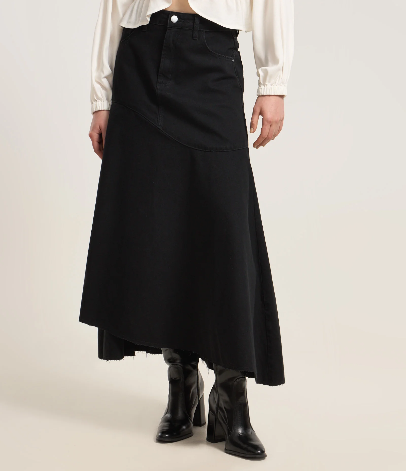 Saia Midi em Jeans com Barra Irregular Preto 3