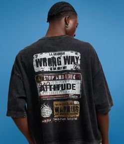 Camiseta Oversized em Algodão com Estampa de Placas Marmorizada