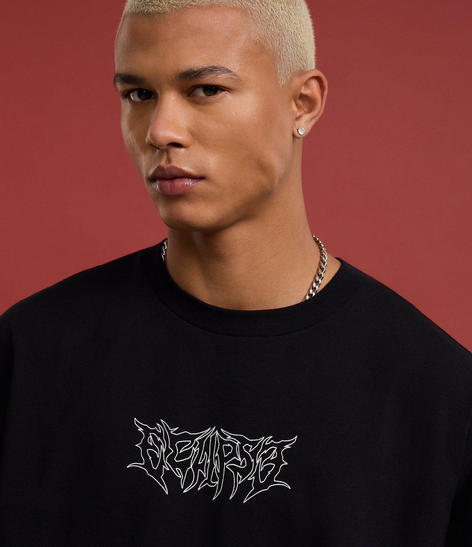 Camiseta Oversized Cropped em Algodão com Estampa Tribal Preto 4