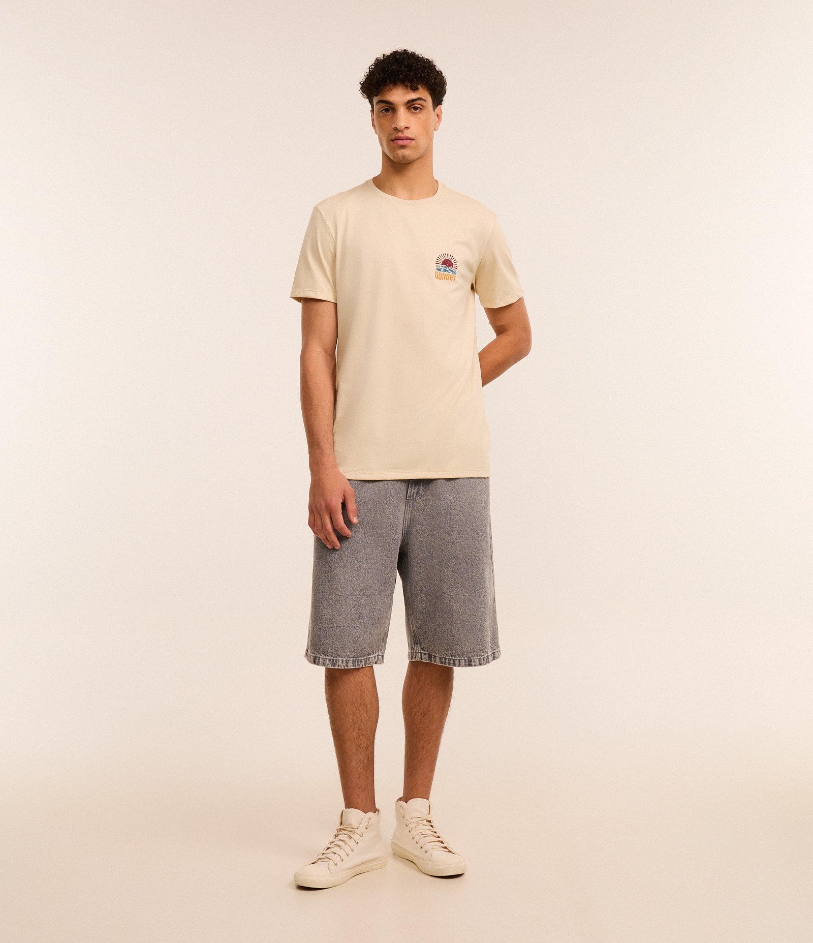 Camiseta T-Shirt Comfort em Algodão com Estampa Nascer do Sol Bege 2