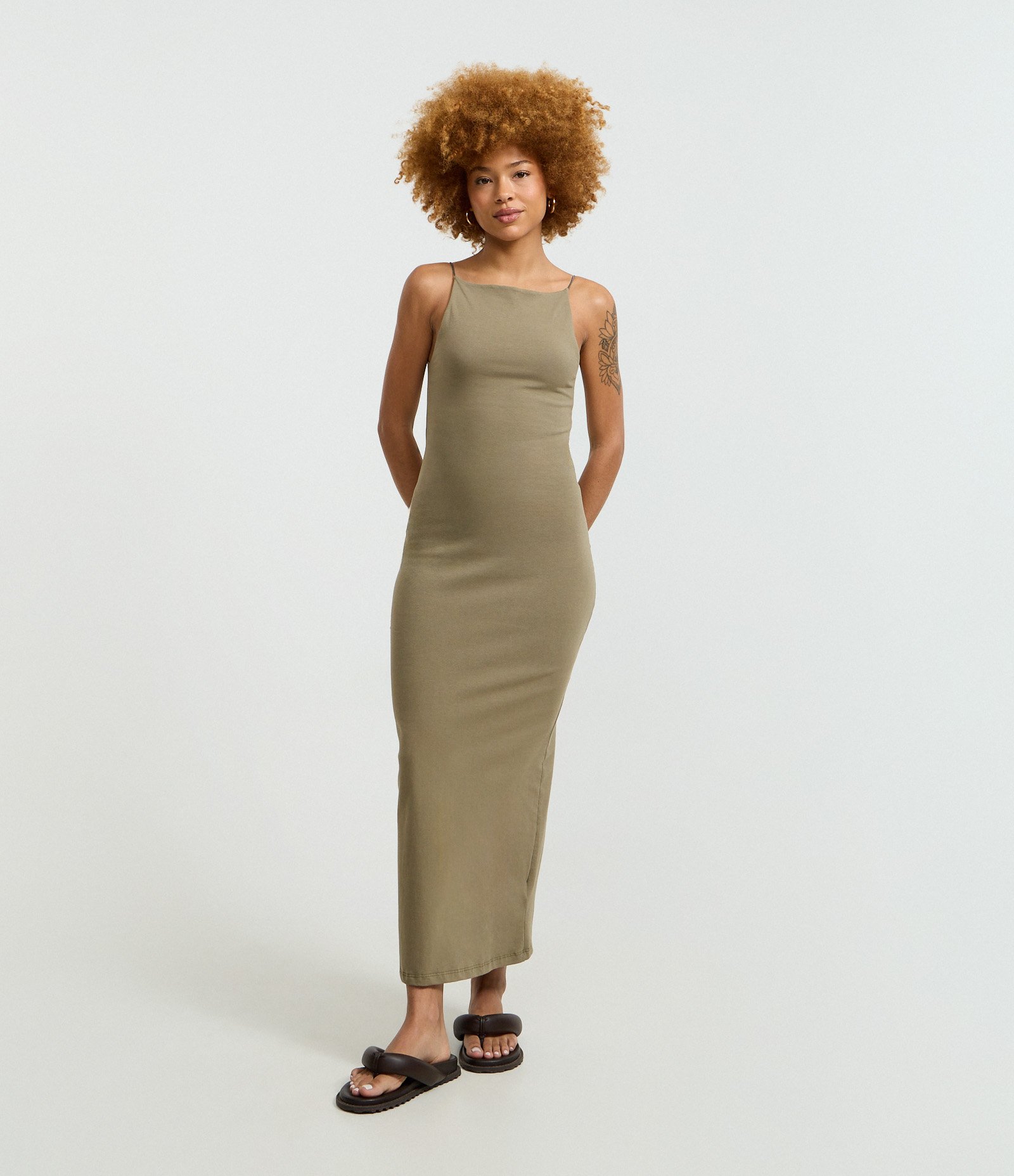 Vestido Midi com Alças Finas e Fenda Verde 1