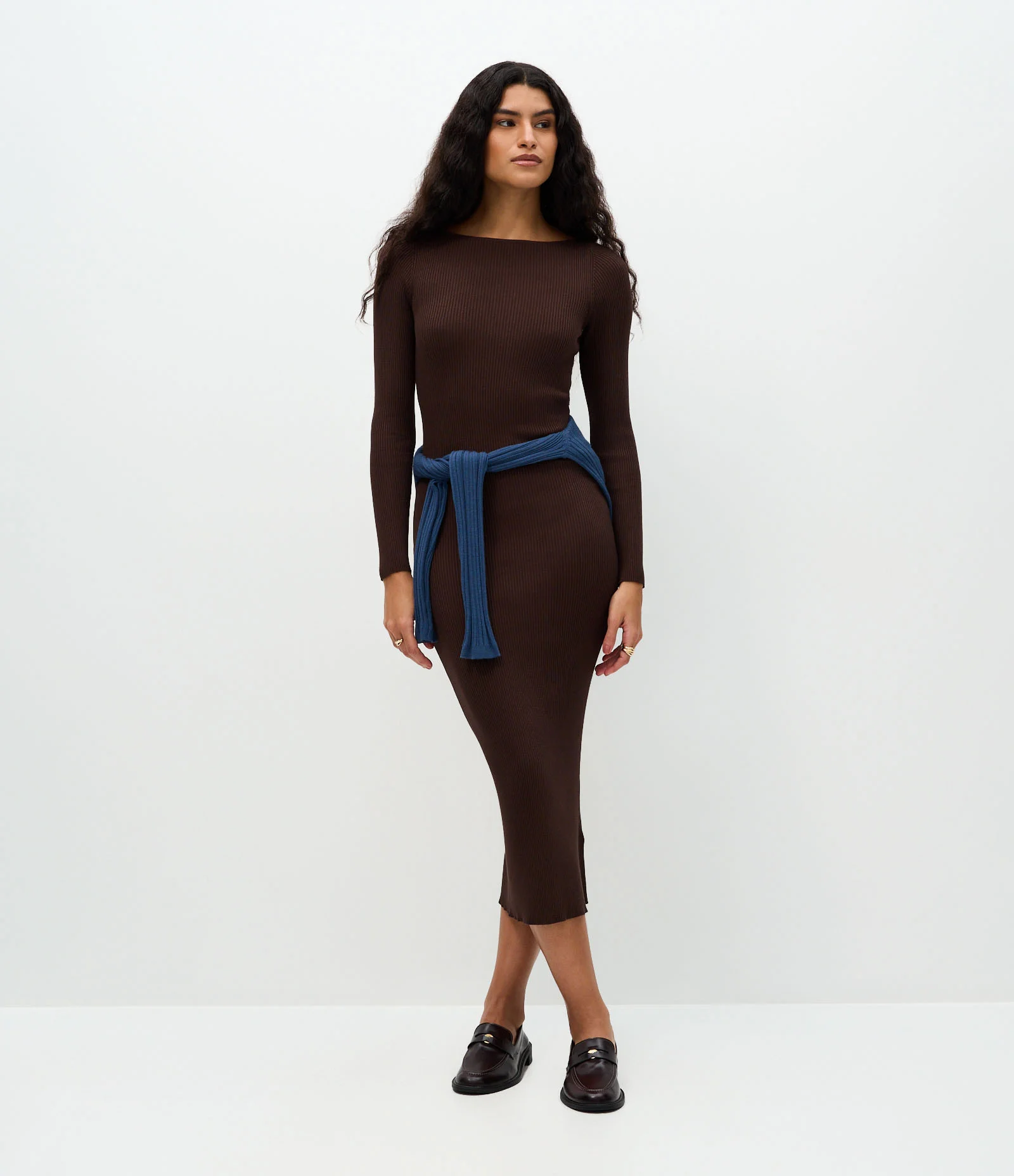 Vestido Midi Justo em Tricô com Gola Canoa Marrom Escuro 1