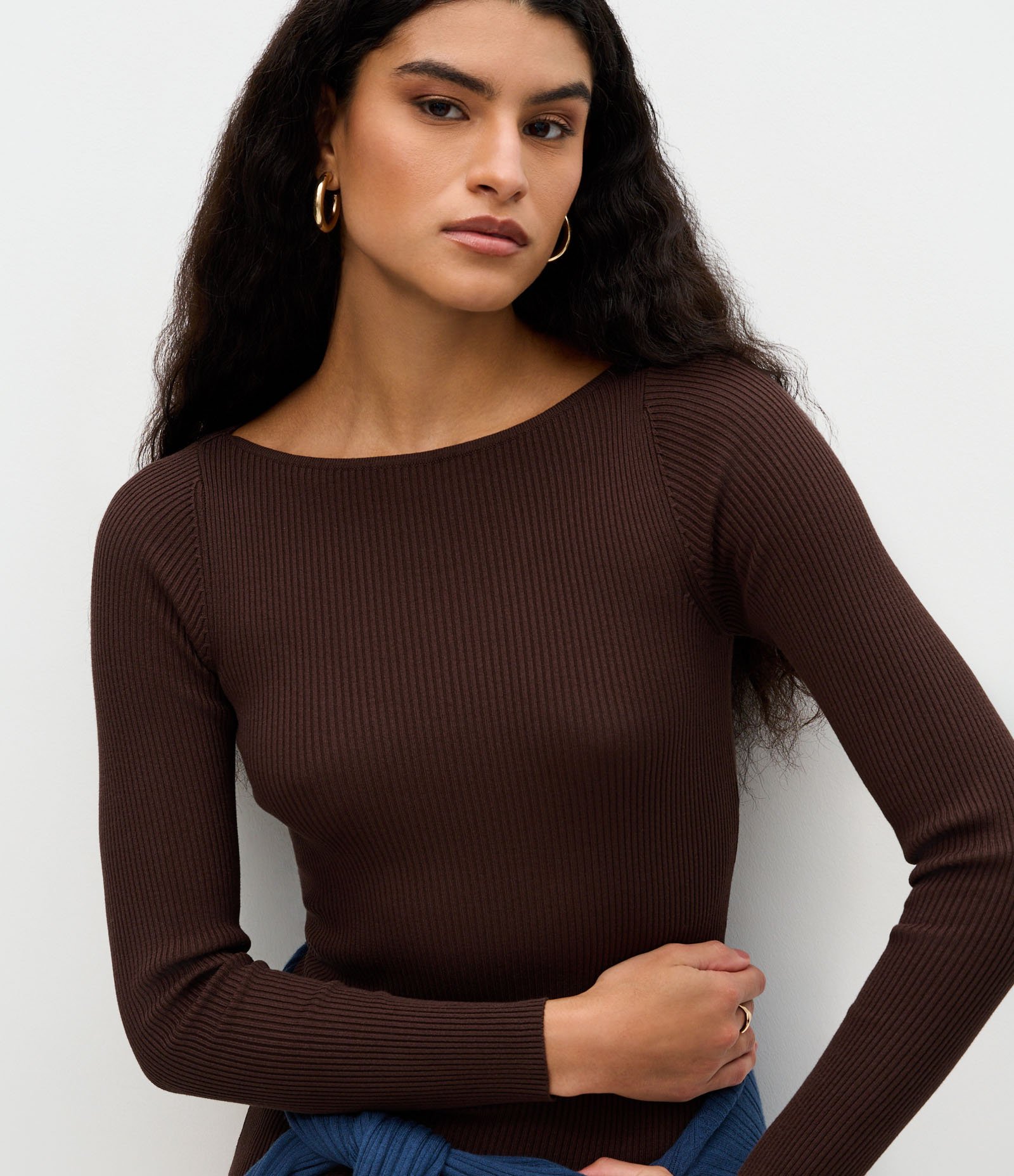 Vestido Midi Justo em Tricô com Gola Canoa Marrom Escuro 3