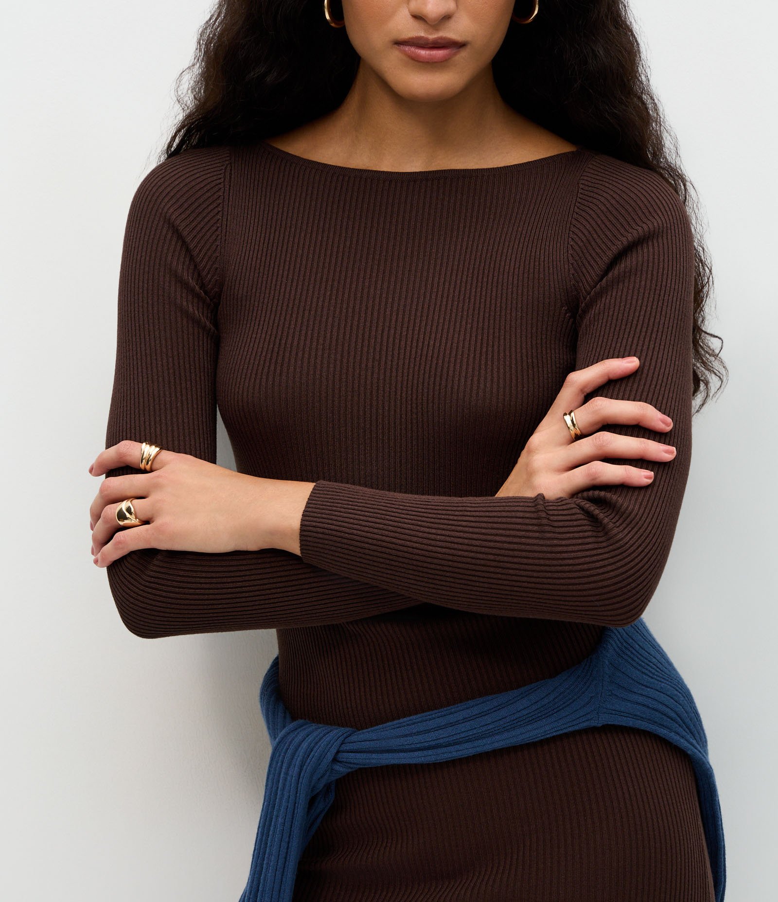 Vestido Midi Justo em Tricô com Gola Canoa Marrom Escuro 4