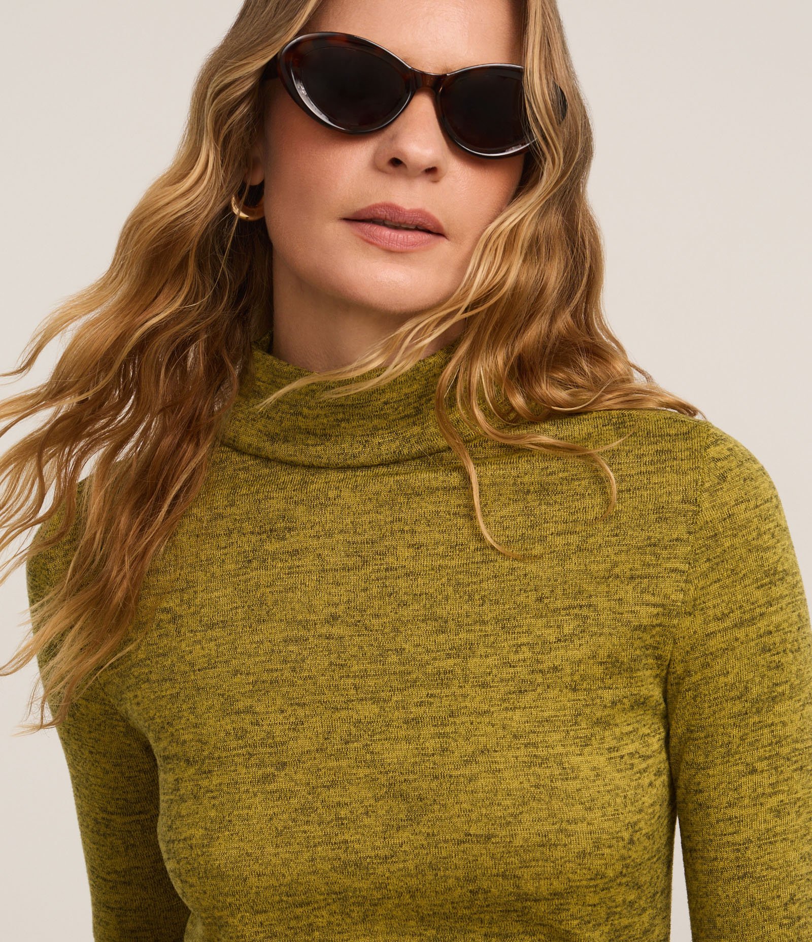 Blusa Texturizada com Gola Alta e Manga longa Verde 4