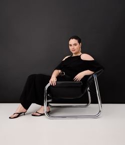 Macacão Alfaiataria em Crepe com Babados Curve & Plus Size