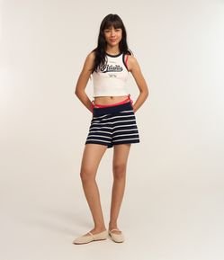 Short Regular em Tricô com Listras