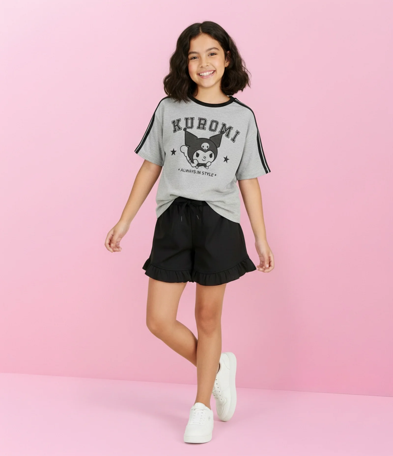 Camiseta Infantil com Estampa e Lettering Kuromi - Tam 7 a 14 Anos Cinza 1