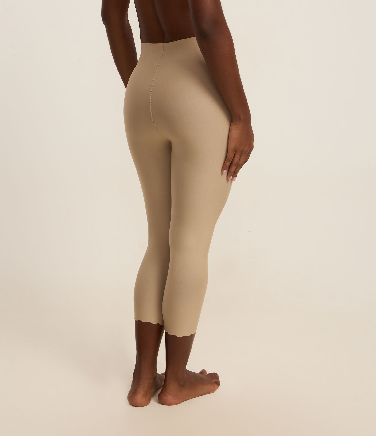 Calça Corsário Funcional em Microfibra Bege 4