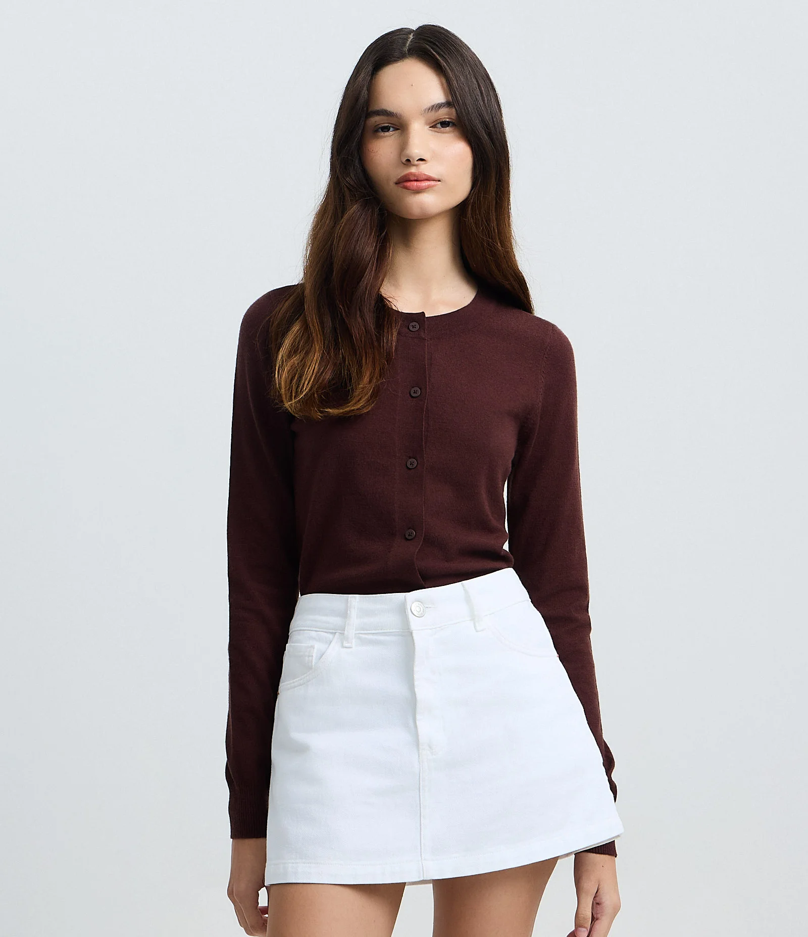 Cardigan Básico em Tricô com Botões e Gola Redonda Marrom 1