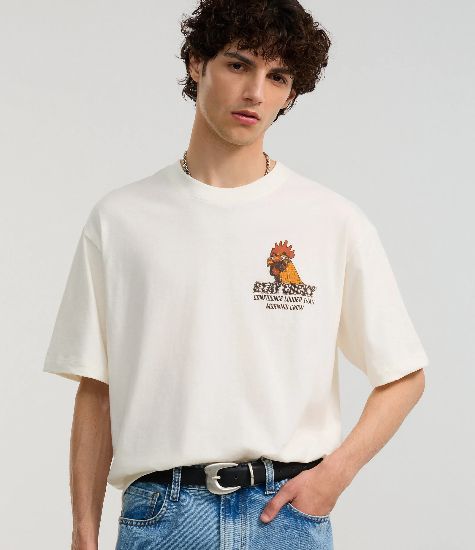 Camiseta Boxy em Algodão com Galo de Tênis Estampado e Lettering Stay Cocky Off White 2