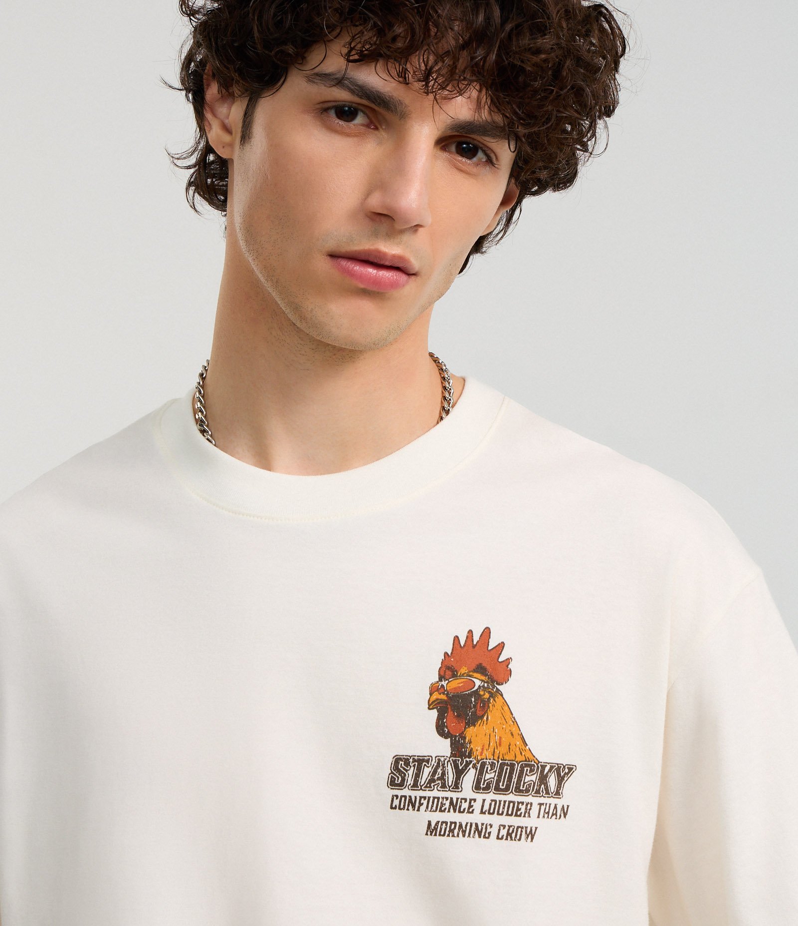 Camiseta Boxy em Algodão com Galo de Tênis Estampado e Lettering Stay Cocky Off White 4