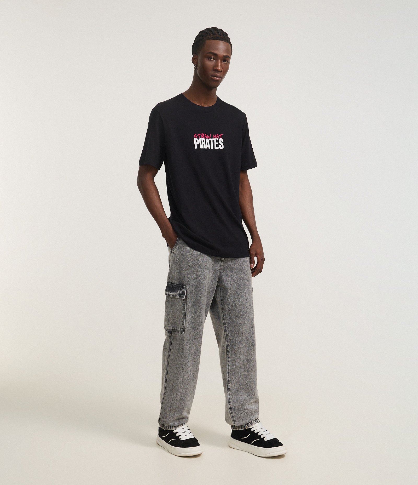 Camiseta Regular em Algodão com Estampa Lettering Straw Hat Pirates One Piece Preto 3