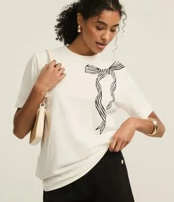 Camiseta em Algodão com Estampa de Laço