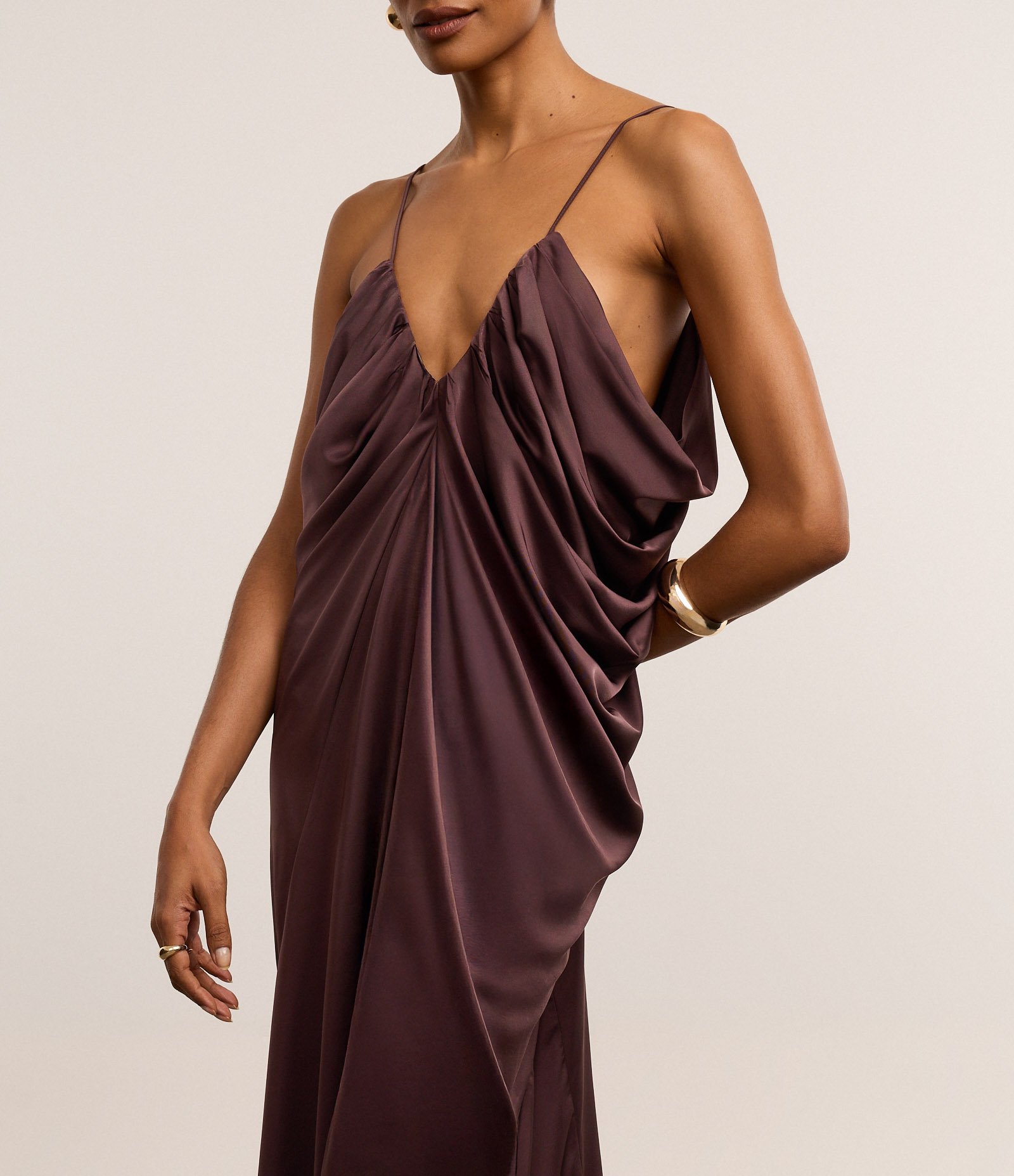 Vestido Longo em Cetim com Drapeados Degagê Marrom 4