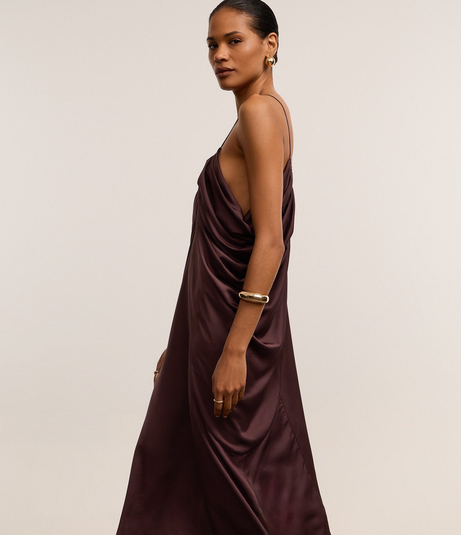 Vestido Longo em Cetim com Drapeados Degagê Marrom 5