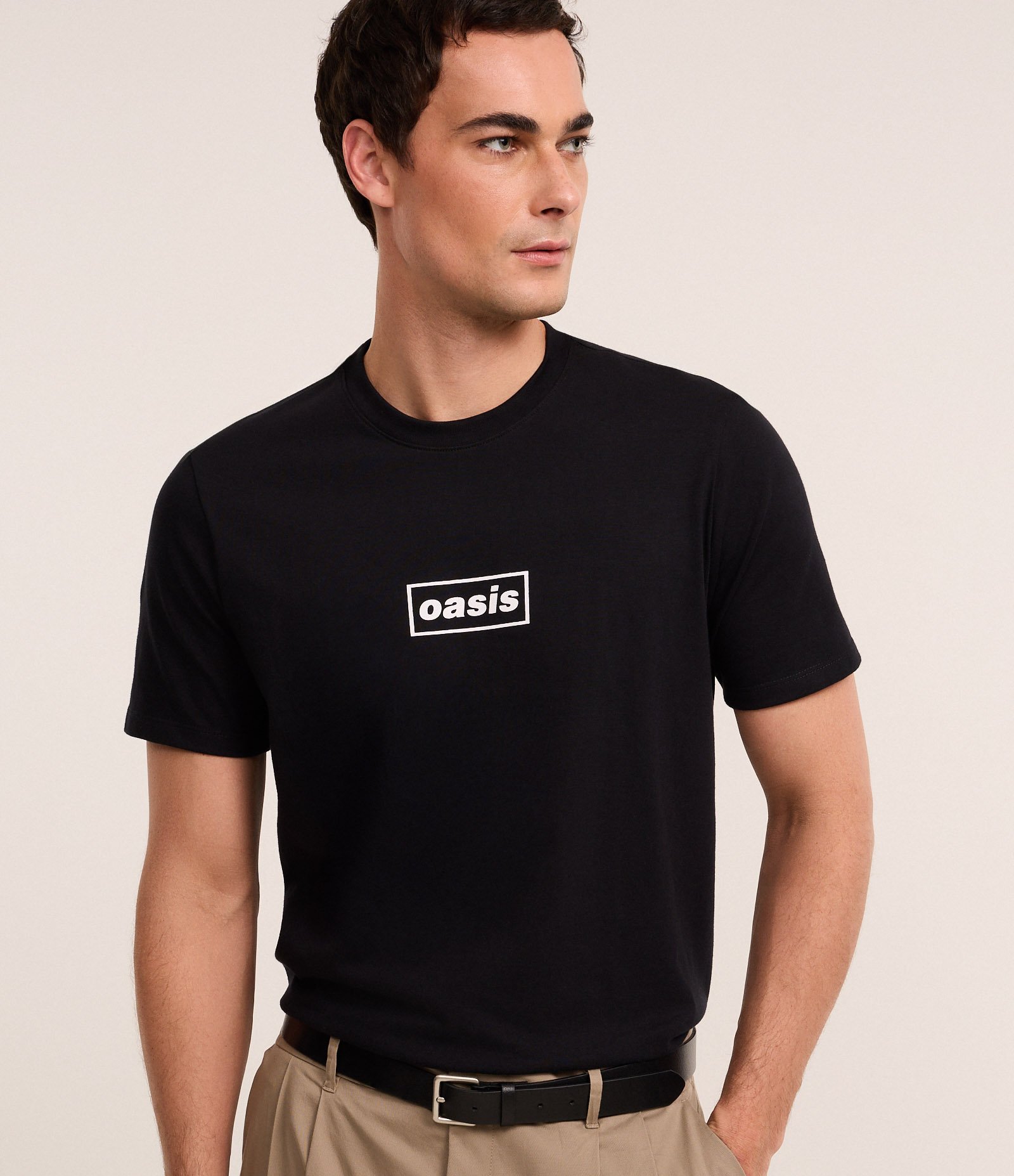 Camiseta Regular em Algodão com Estampa Banda Oasis Preto 1