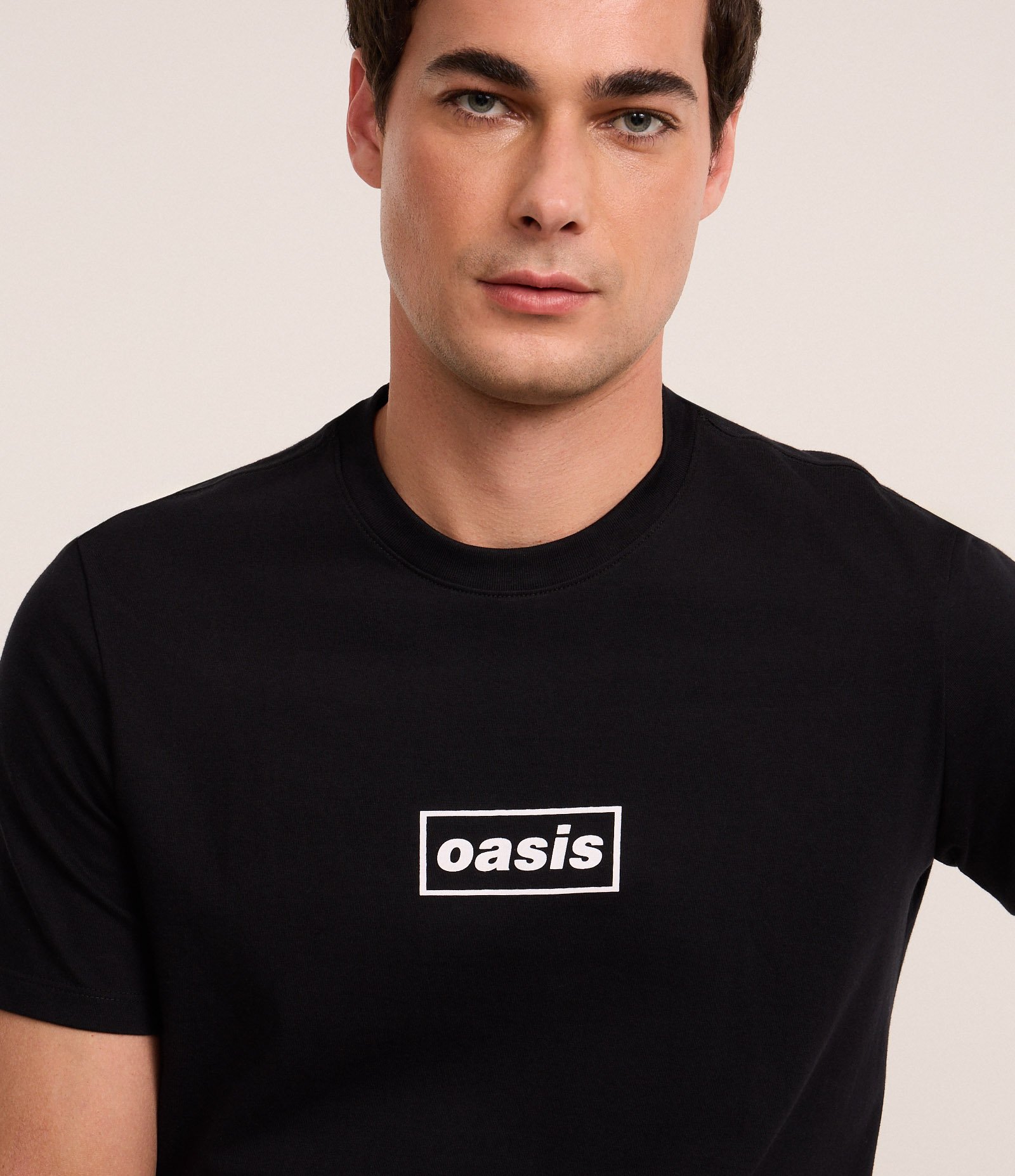 Camiseta Regular em Algodão com Estampa Banda Oasis Preto 5