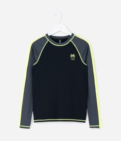 Camiseta Infantil com Proteção UV e Estampa de Coqueiro – Tam 5 a 14 Anos