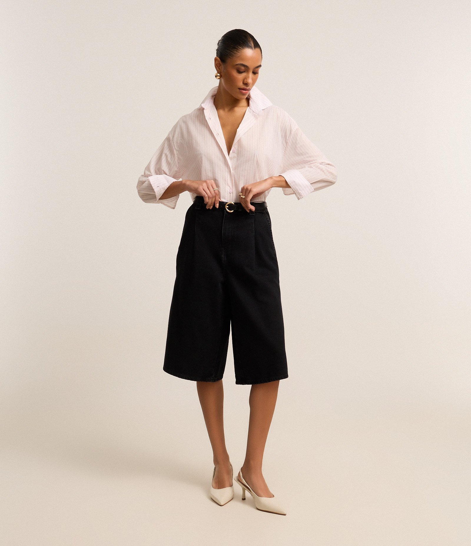 Bermuda em Jeans com Pregas Frontais Preto 2