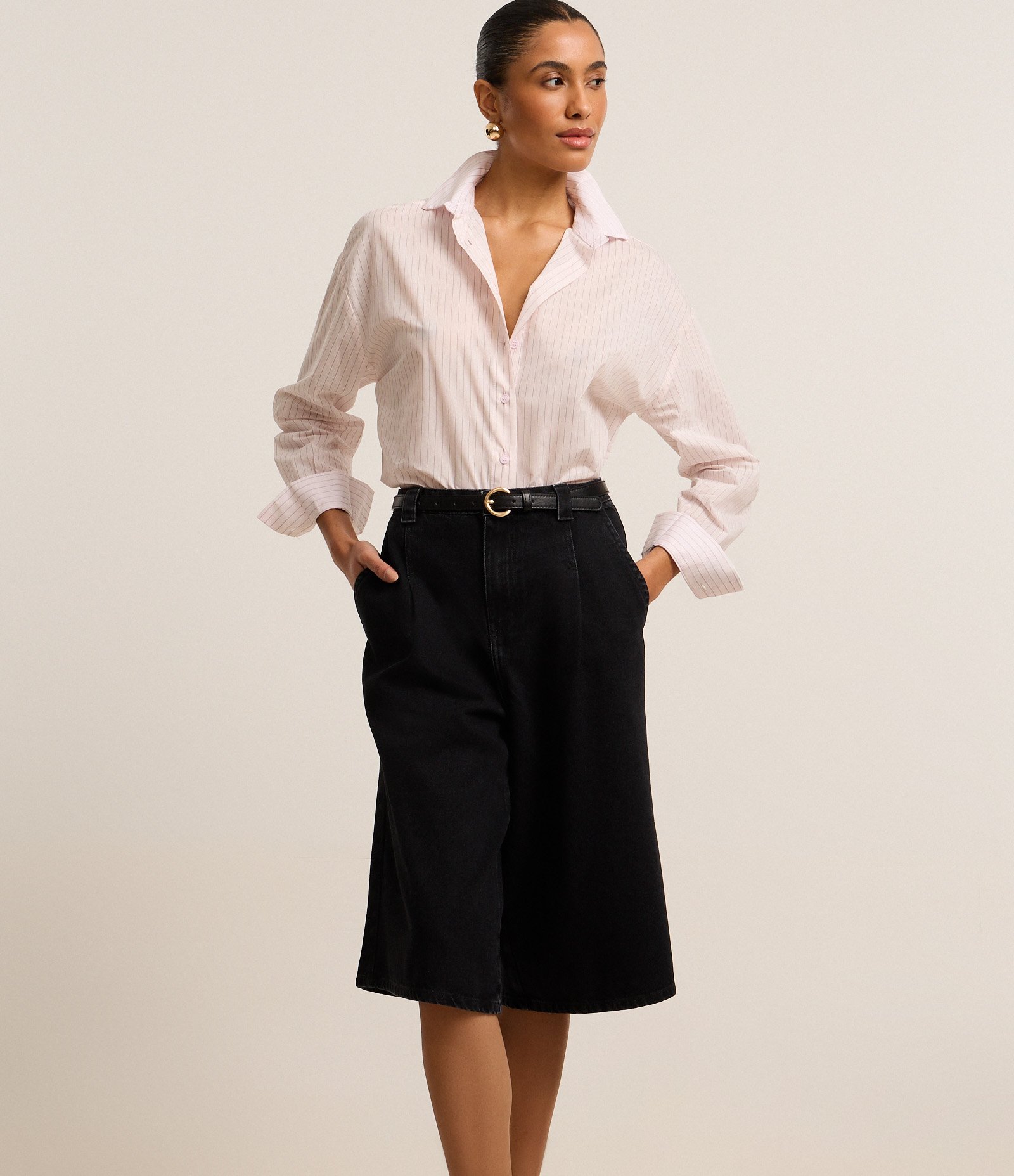 Bermuda em Jeans com Pregas Frontais Preto 4