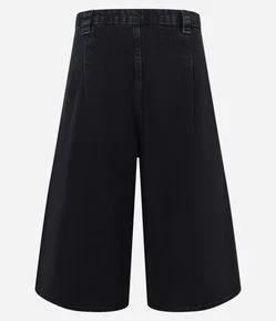 Bermuda em Jeans com Pregas Frontais