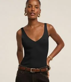 Blusa Canelada em Tricô com Decote V e Costas Decotadas