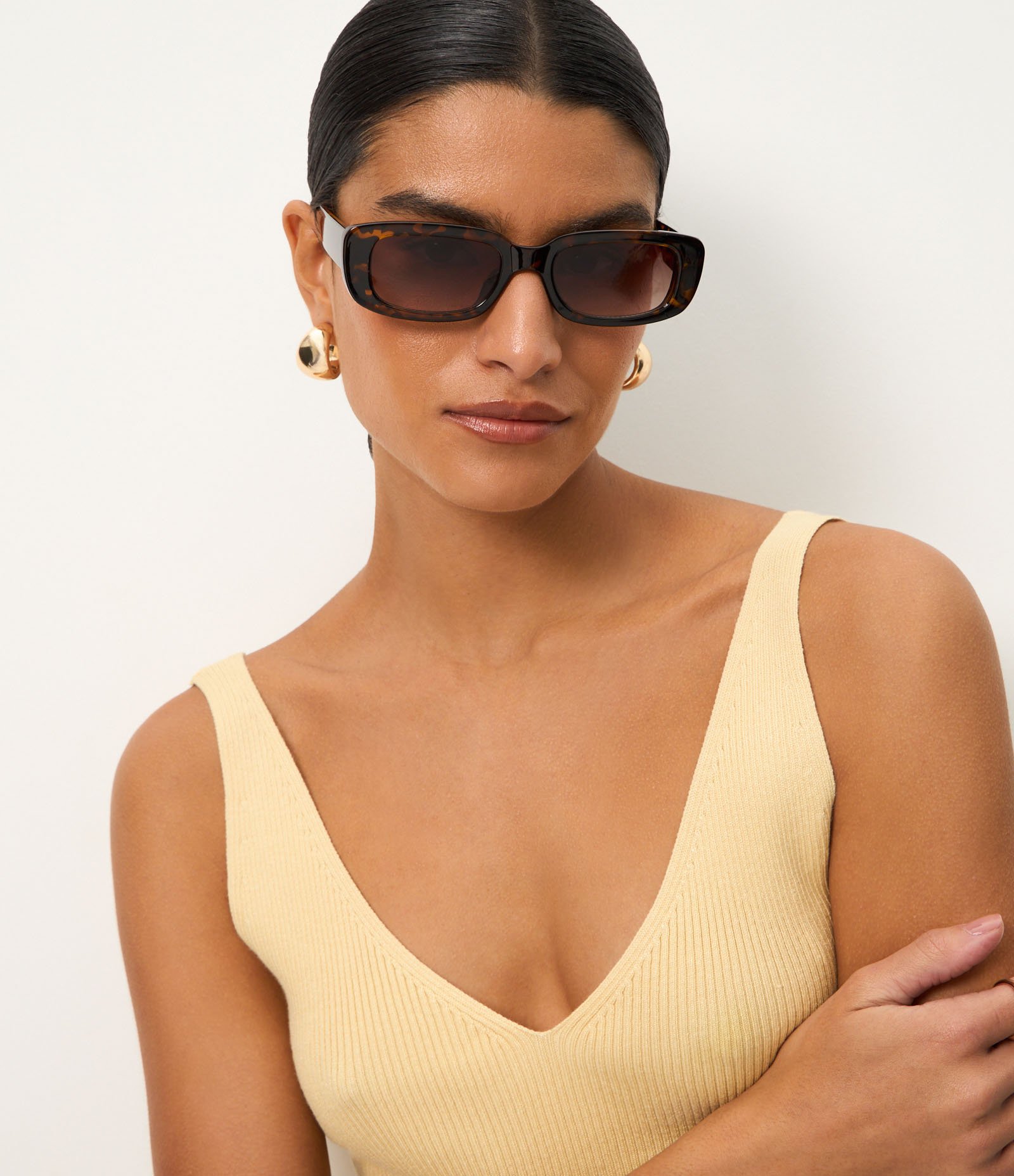 Blusa Canelada em Tricô com Decote V e Costas Decotadas Amarelo 4