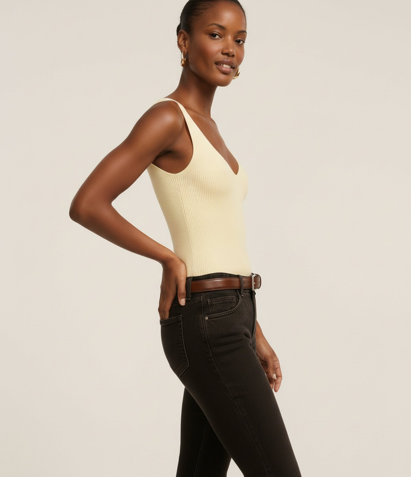 Blusa Canelada em Tricô com Decote V e Costas Decotadas Amarelo 5