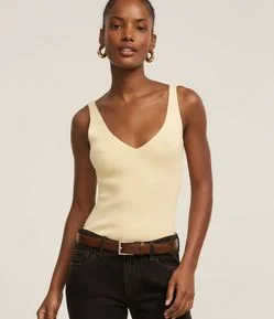 Blusa Canelada em Tricô com Decote V e Costas Decotadas