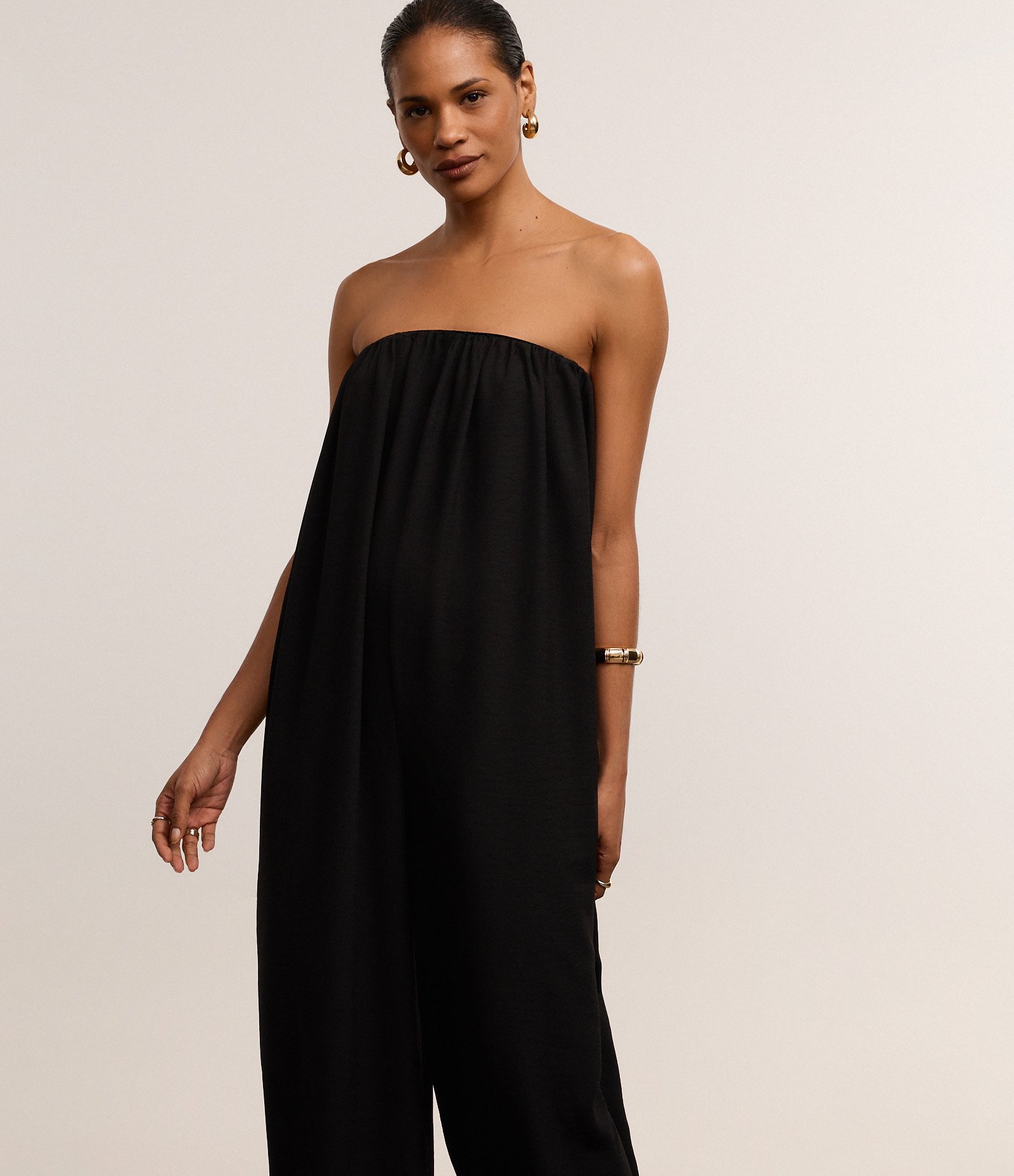 Macacão Aladim Alfaiataria Tomara Que Caia com Bolsos Preto 3