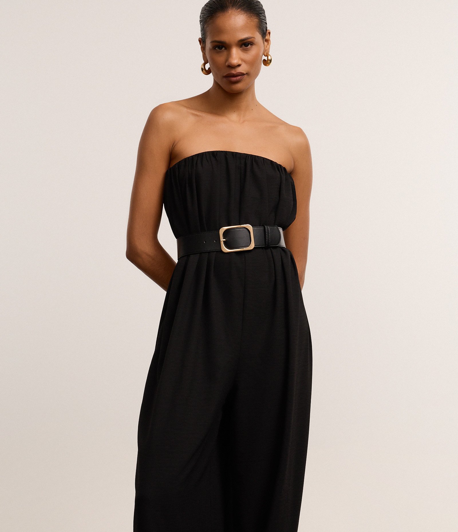 Macacão Aladim Alfaiataria Tomara Que Caia com Bolsos Preto 5