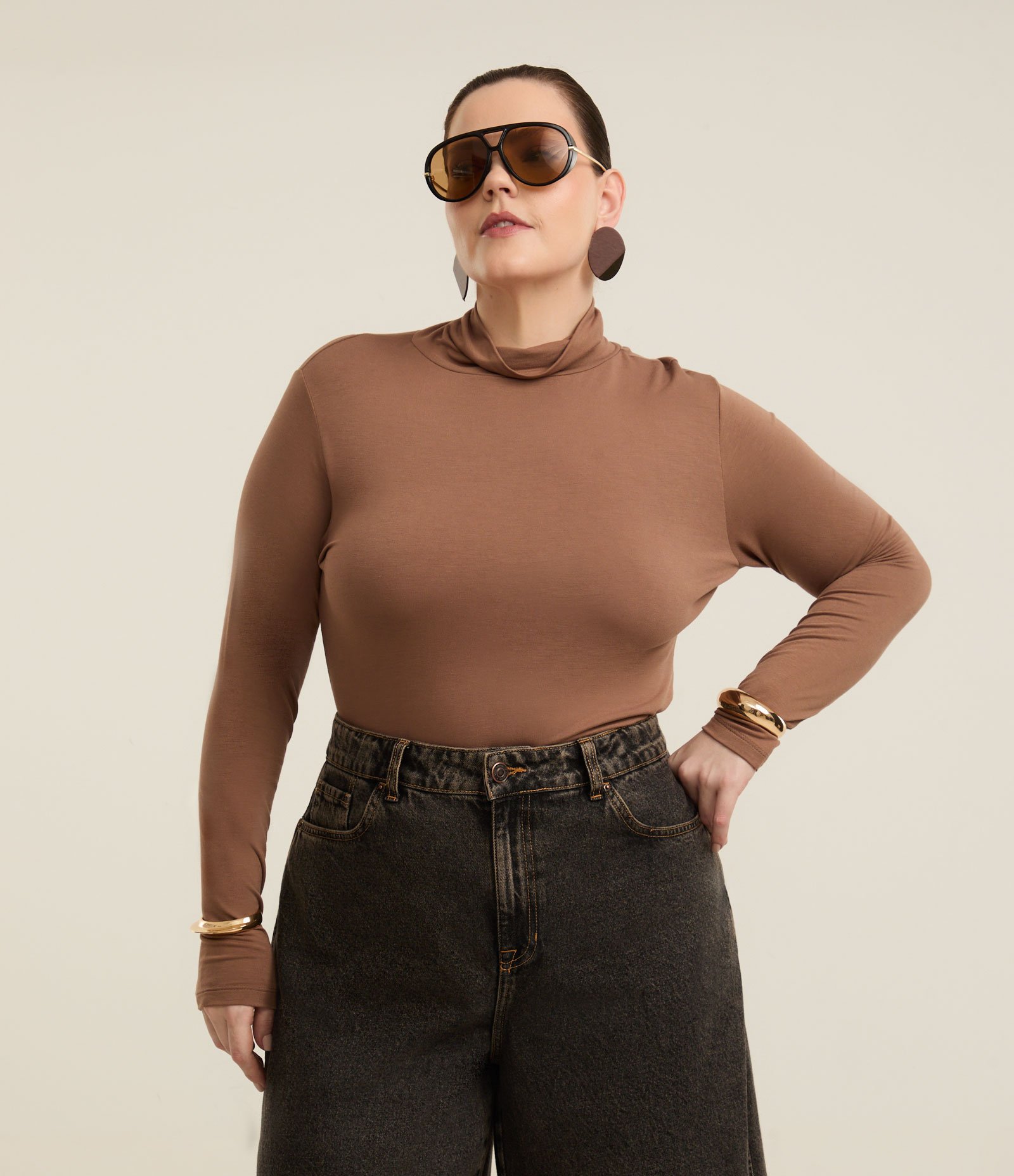 Blusa Gola Alta em Viscolycra Curve & Plus Size Marrom 1