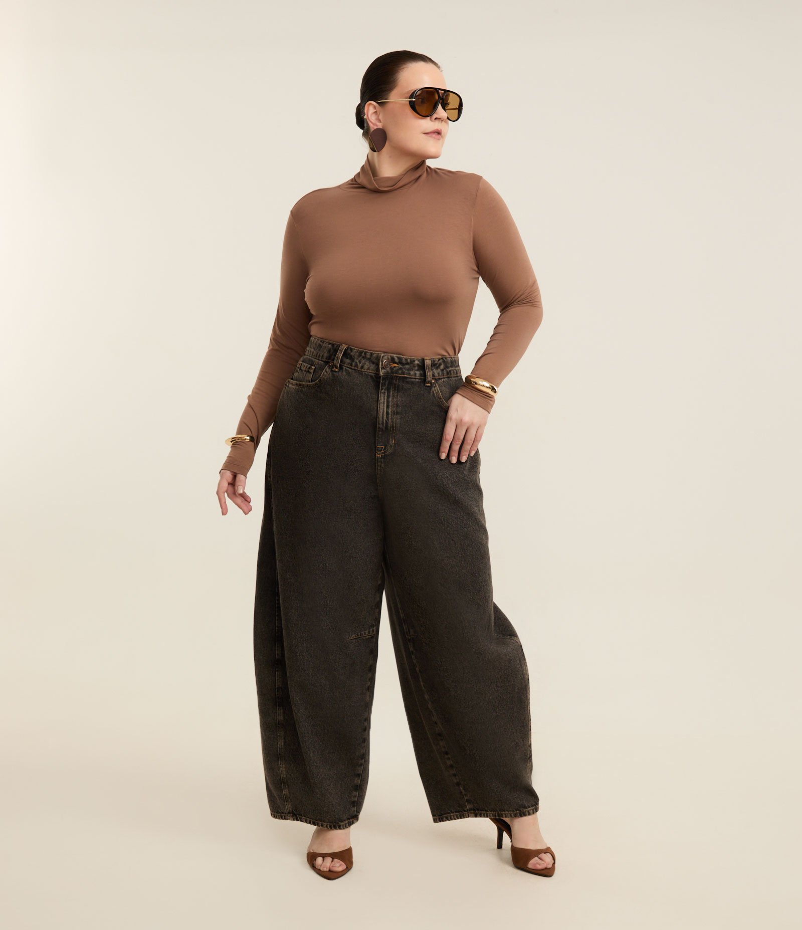 Blusa Gola Alta em Viscolycra Curve & Plus Size Marrom 2