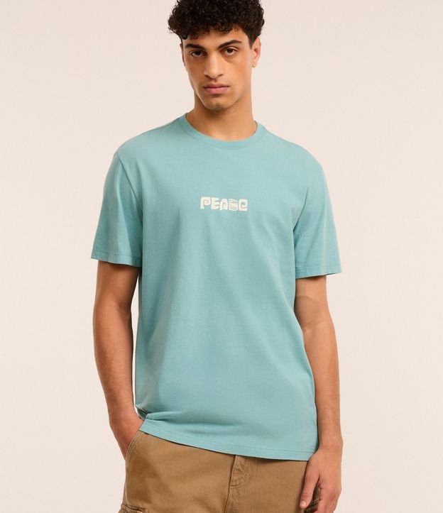 Camiseta Comfort em Algodão com Estampa Abstrata  e Lettering Peace