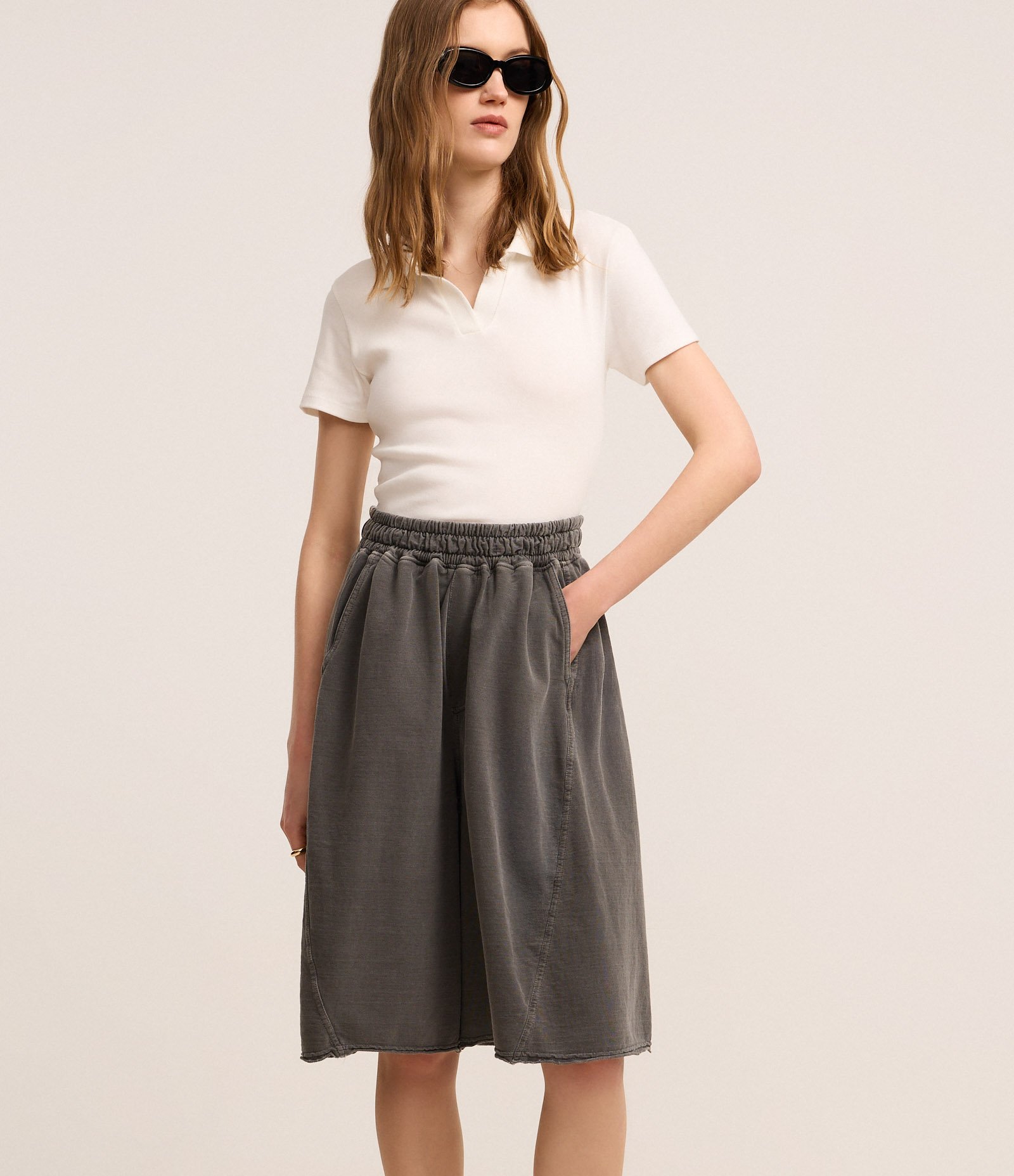 Bermuda Jorts Oversized em Moletom com Recortes Preto Estonado 4